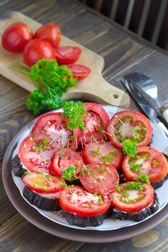 Закуска из баклажанов с помидорами и чесноком - рецепт и фото