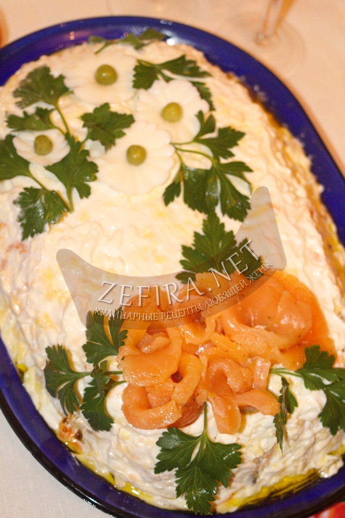 Простой и вкусный салат с соленой рыбой для праздника - рецепт и фото