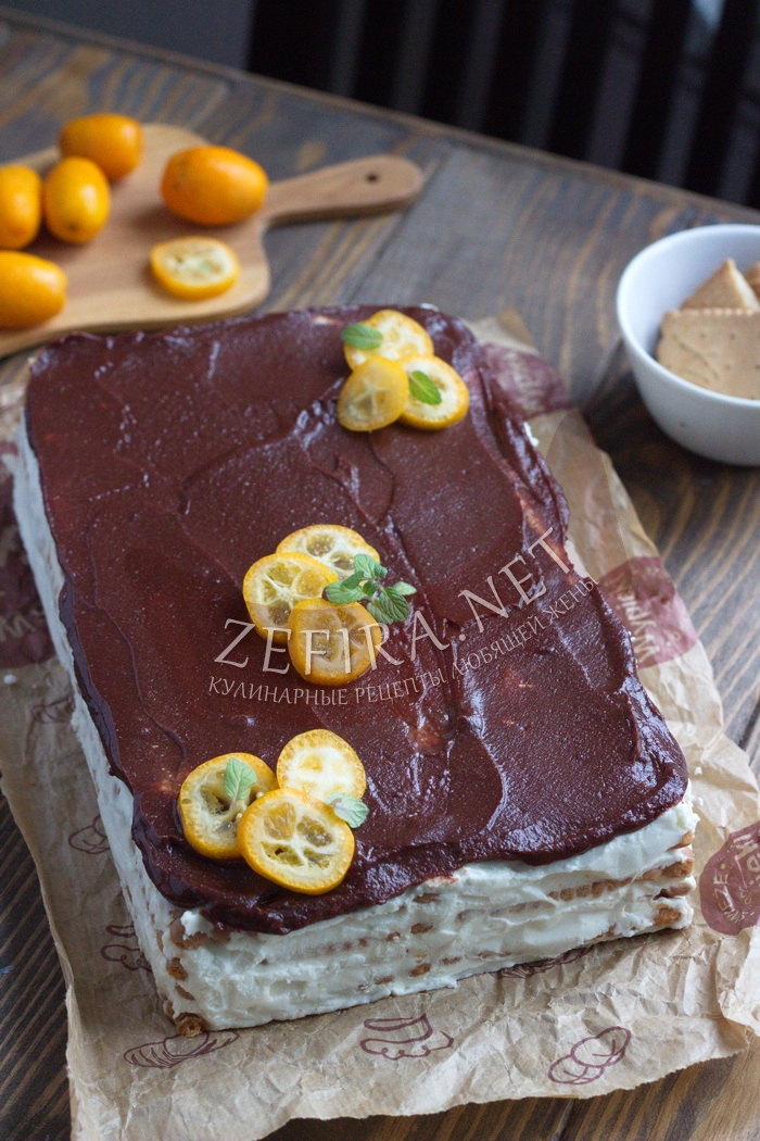 Торт из печенья с творогом без выпечки - рецепт и фото