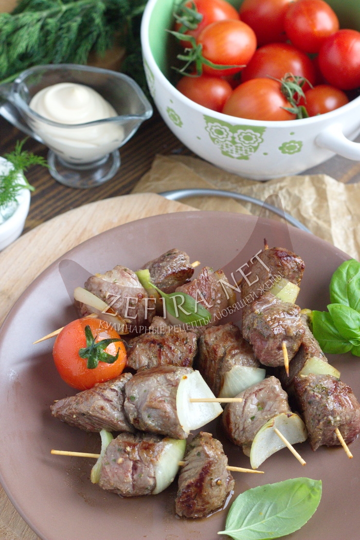 Шашлык из говядины на сковороде - рецепт и фото