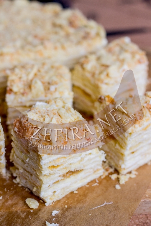 Слоеный торт из коржей со сгущенкой - рецепт и фото