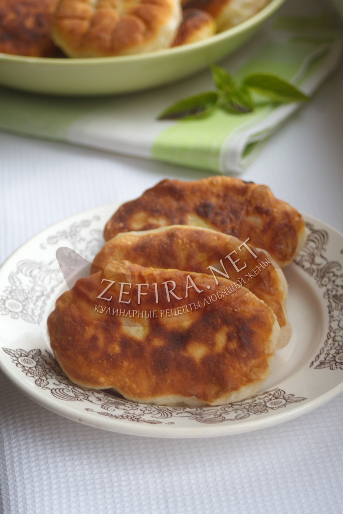 Жареные пирожки с картошкой на кефире - рецепт и фото