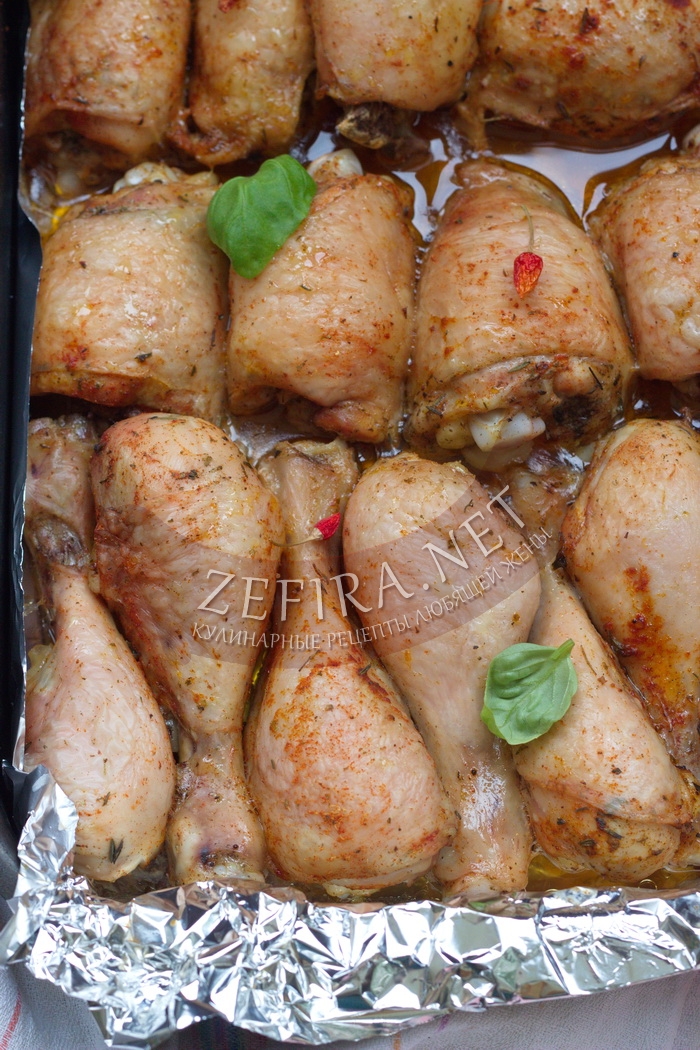 Вкусные куриные бедра в духовке - рецепт и фото
