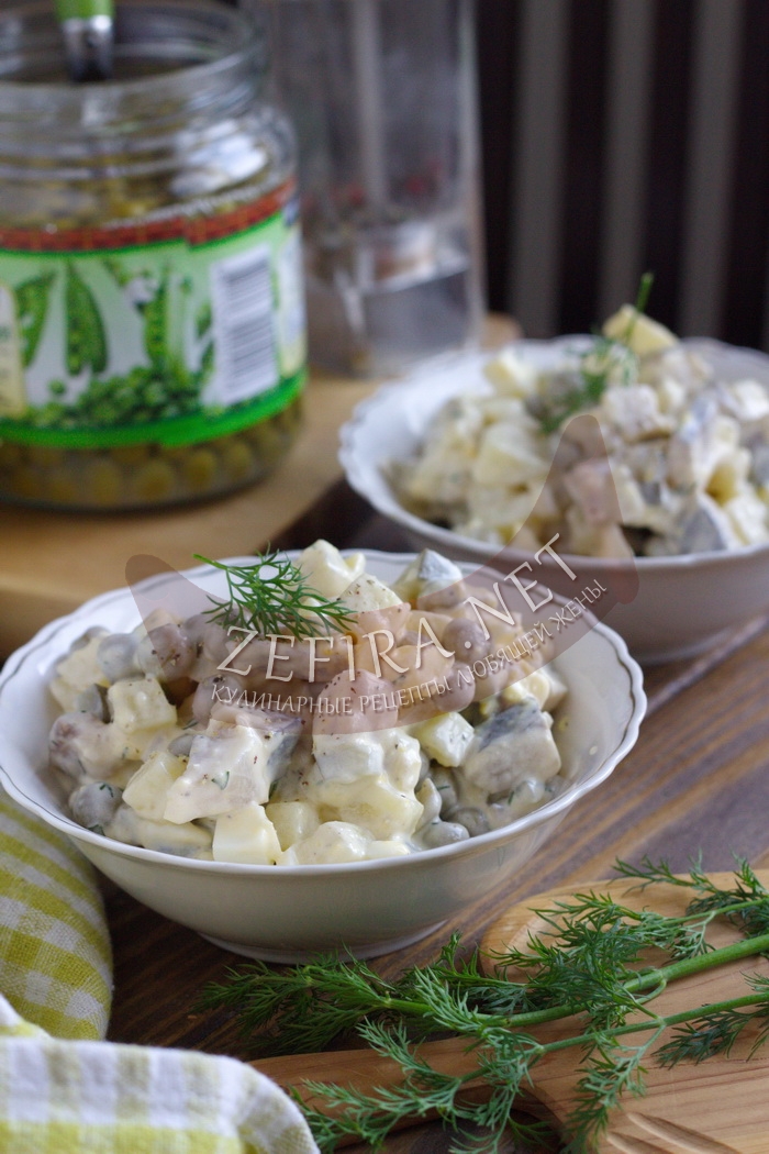 Простой салат с селедкой и яйцом - рецепт и фото