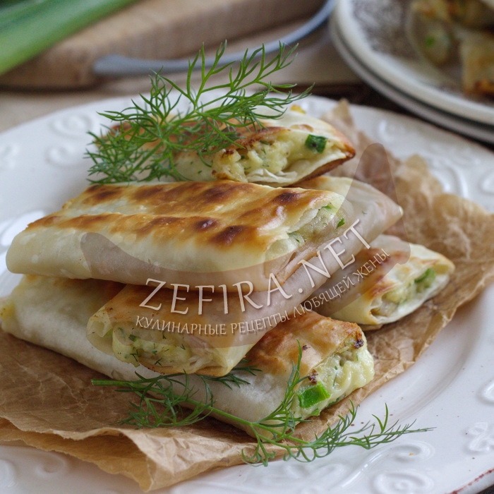 Как сделать пирожки из лаваша с луком и яйцом