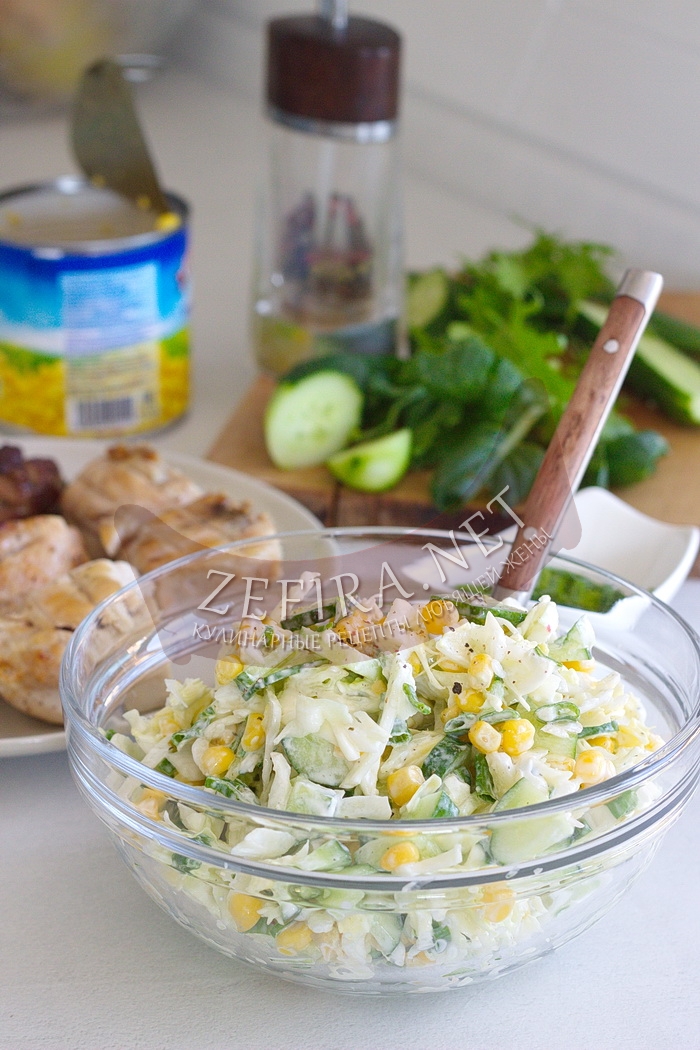 Вкусный салат из капусты с кукурузой и огурцом - рецепт и фото
