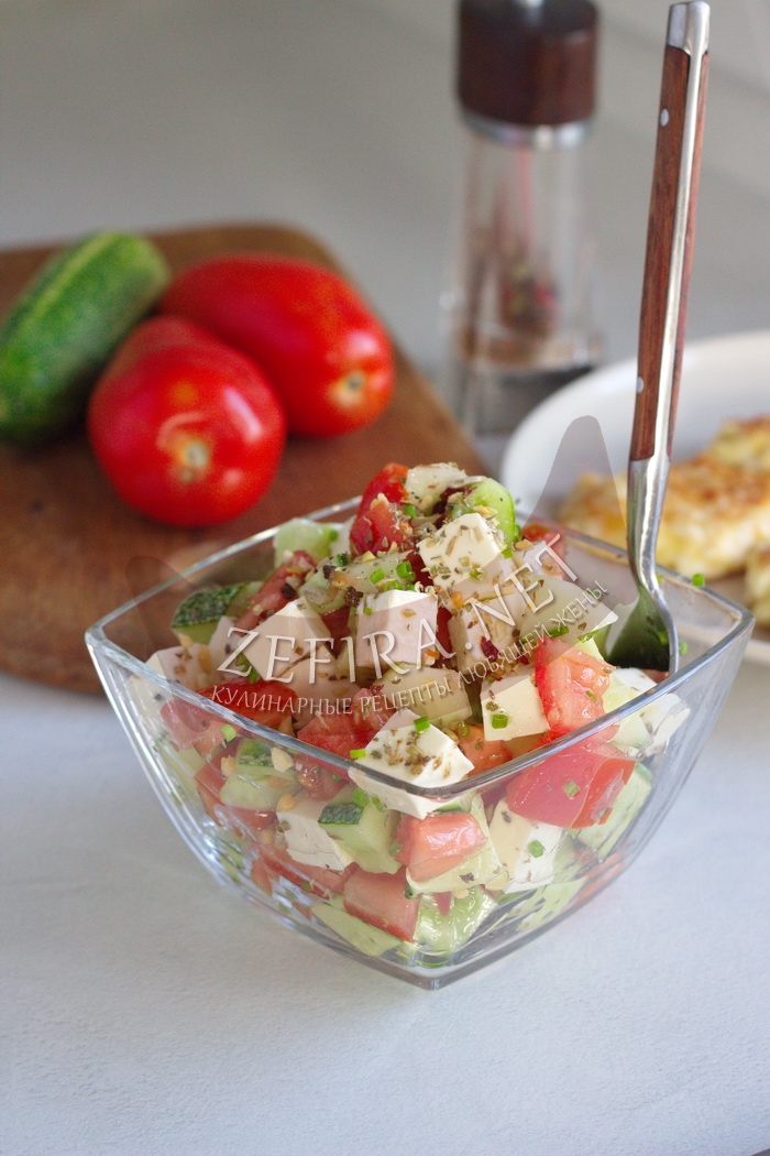 Вкусный салат из огурцов, помидоров и сыра - рецепт и фото