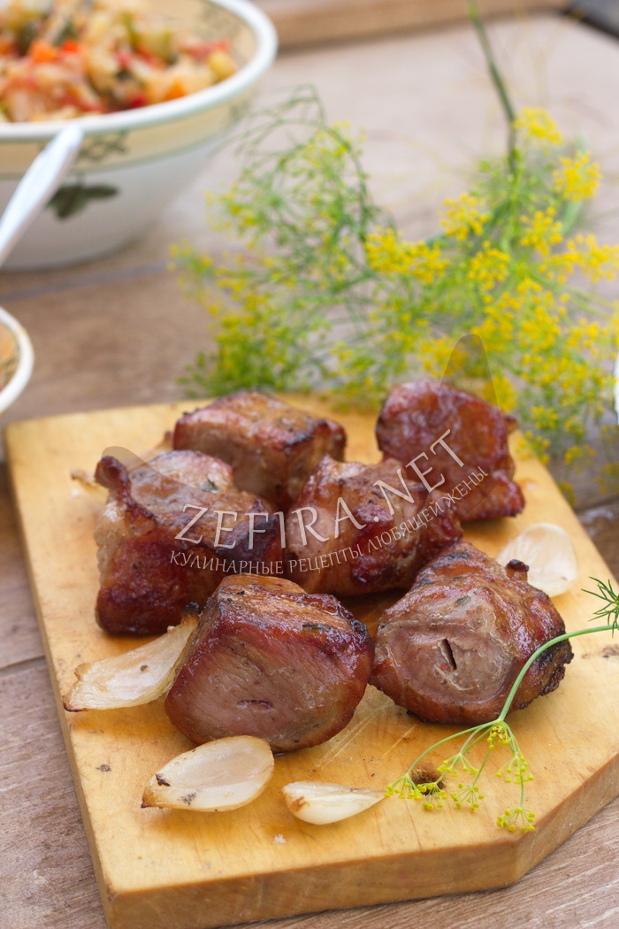 Вкусный и сочный шашлык из свинины с луком - рецепт и фото