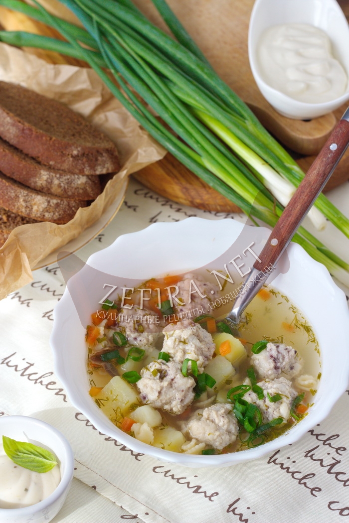 Сытный суп с фрикадельками и грибами - рецепт и фото