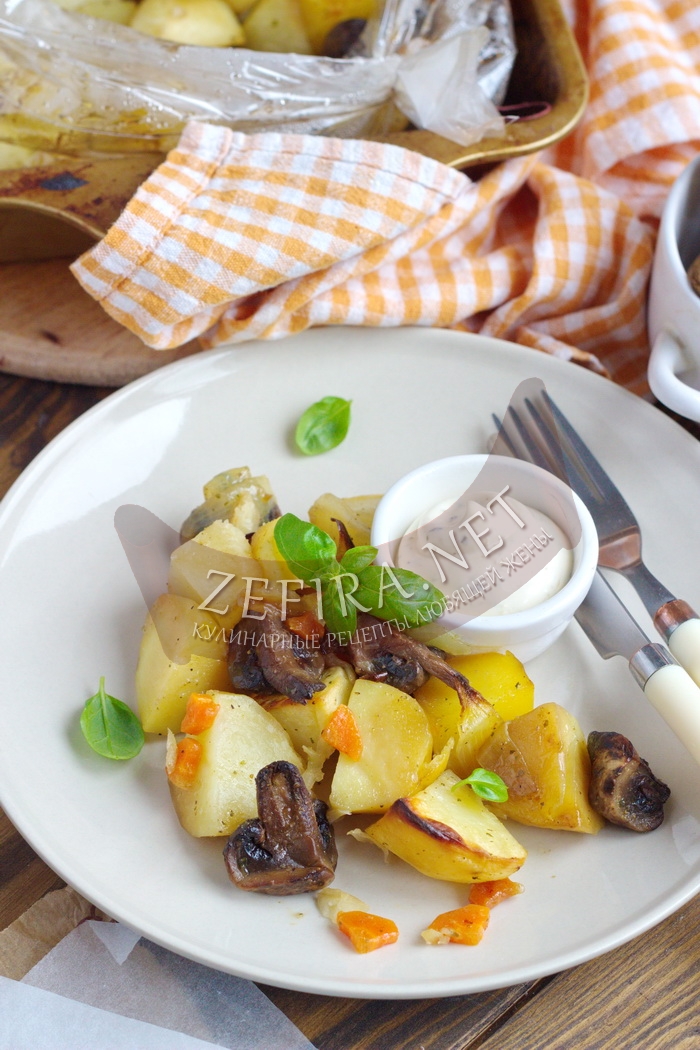 Вкусная картошка с грибами в духовке – рецепт в рукаве  - рецепт и фото