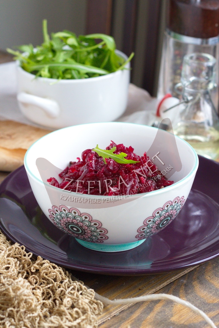 Полезный салат из свёклы с черносливом - рецепт и фото