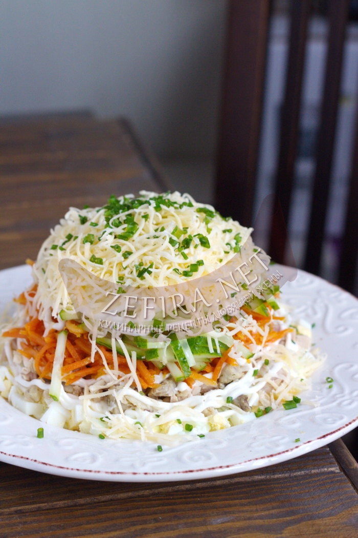 Праздничный салат с копченой курицей и корейской морковью - рецепт и фото