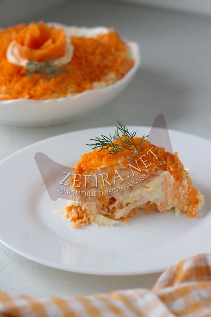 Сочный салат из моркови, яблока и сыра - рецепт и фото