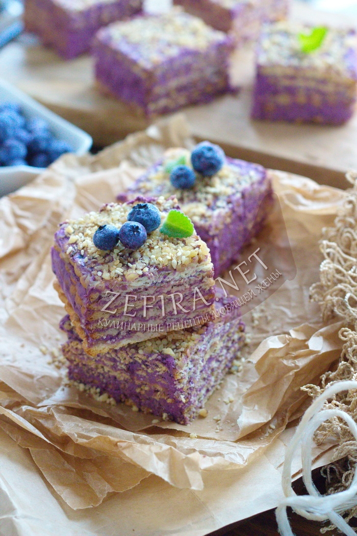 Вкусный и необычный торт из творога и печенья с ягодами - рецепт и фото