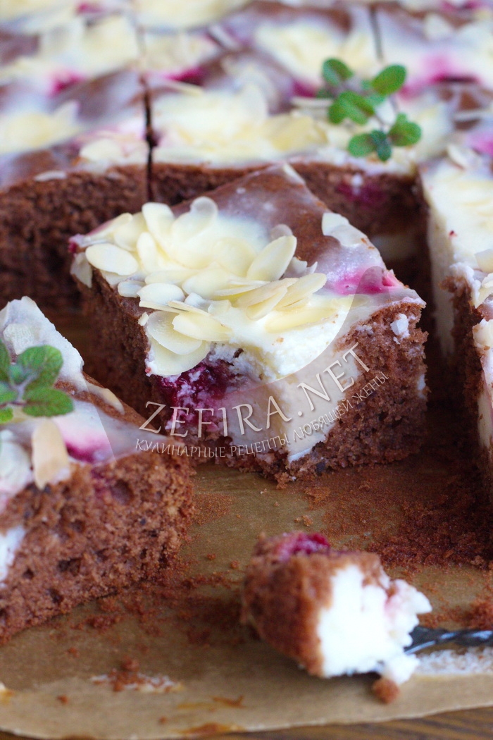 Вкусный шоколадный пирог с творогом и ягодами - рецепт и пошаговые фото
