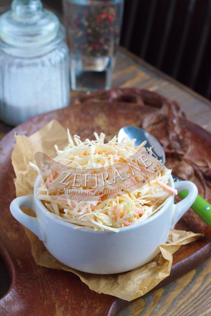 Легкий салат из свежей капусты и моркови - рецепт и фото