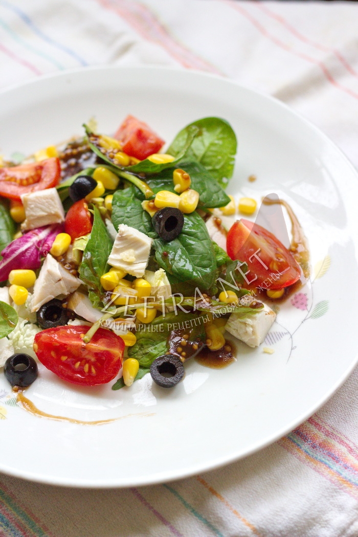 Сочный салат из курицы с кукурузой - рецепт и фото