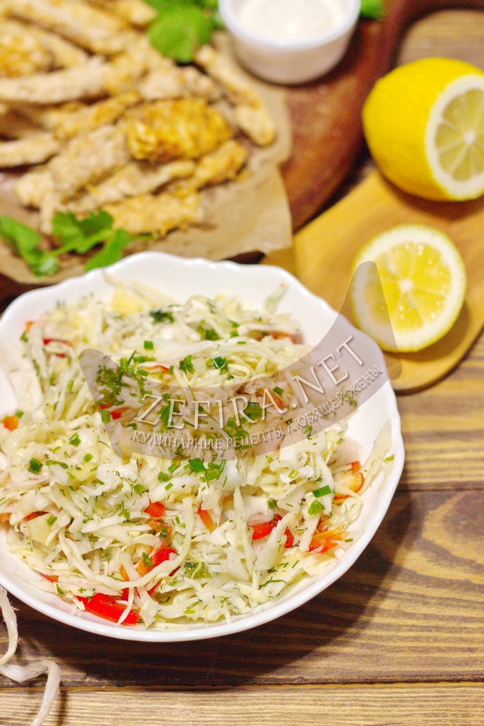 Вкусный и полезный салат из капусты с перцем - рецепт и фото