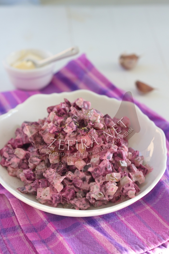 Простой и вкусный салат из свеклы с огурцом - рецепт и фото