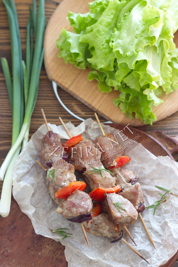 Сочный шашлык из свинины с овощами в духовке - рецепт и фото
