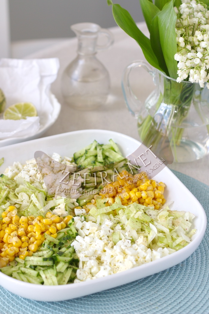 Простой салат с кукурузой, огурцом и яйцом “Одуванчик” - рецепт и фото
