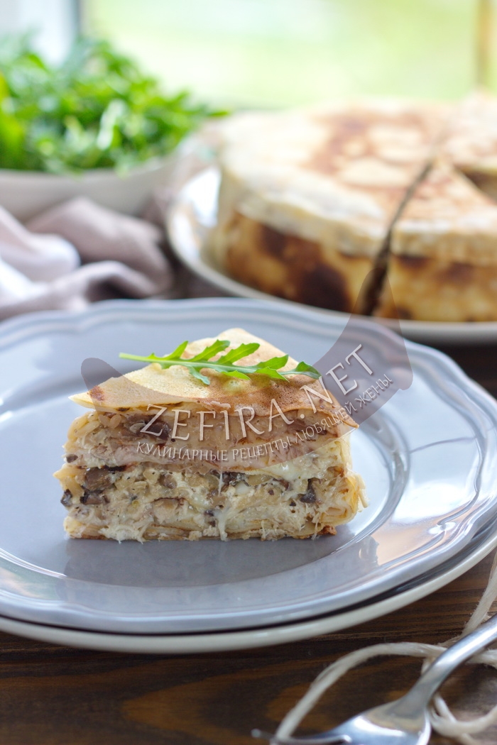 Блинный пирог с курицей и грибами - рецепт и фото