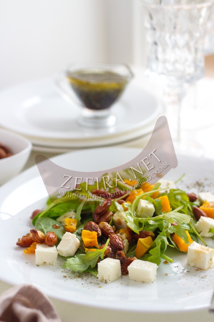 Необыкновенный салат с тыквой, сыром и карамелизованными орехами - рецепт и фото