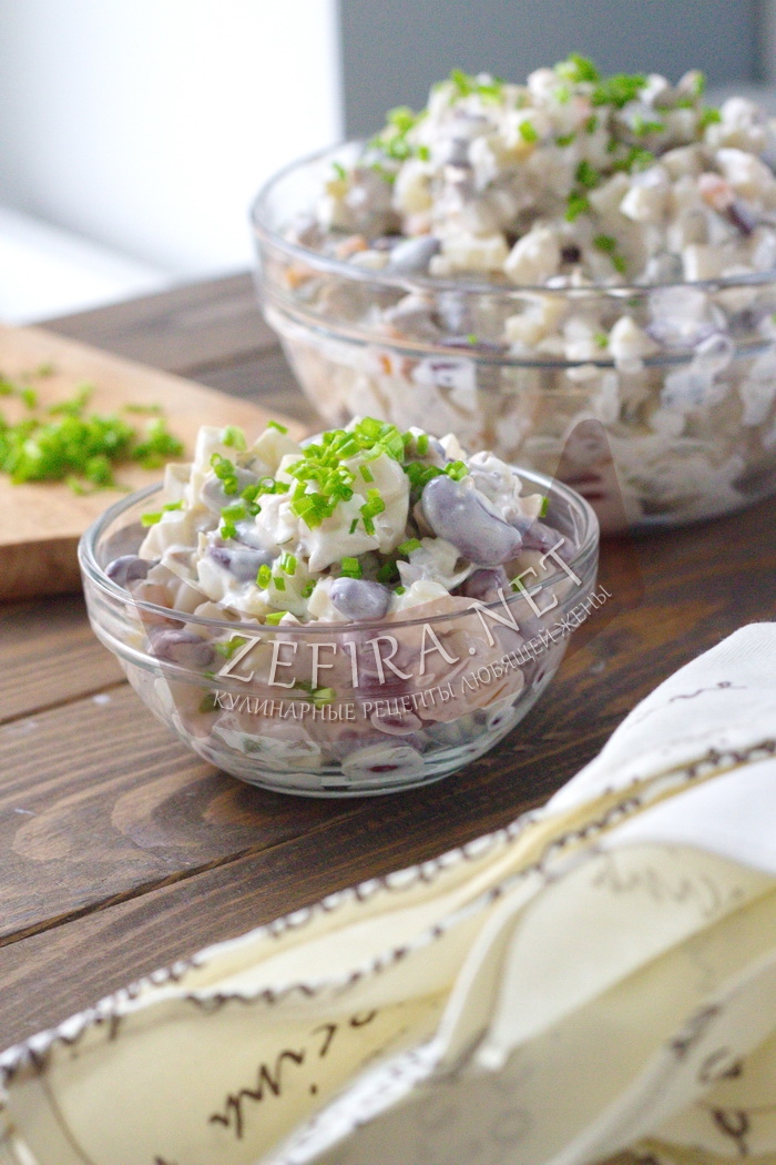 Салат из говядины с маринованными огурцами и фасолью - рецепт и фото