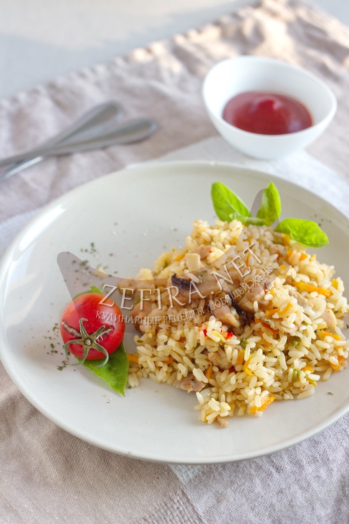 Вкусный и ароматный рис с курицей и грибами - рецепт и фото