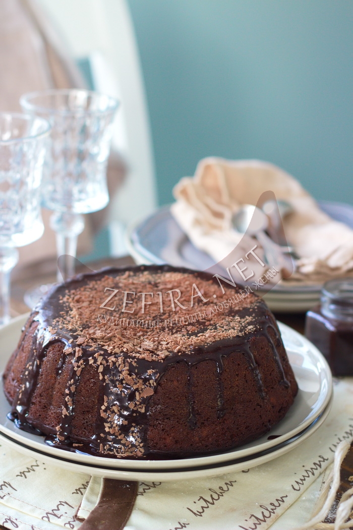 Простой шоколадный пирог на кефире с вареньем - рецепт и фото
