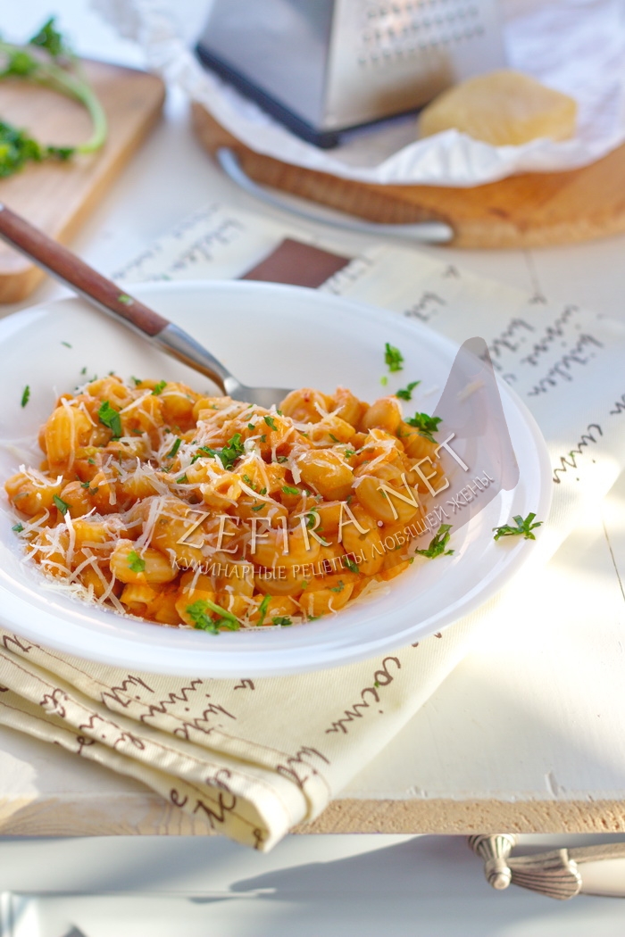 Макароны с консервированной фасолью в томатном соусе - рецепт и фото