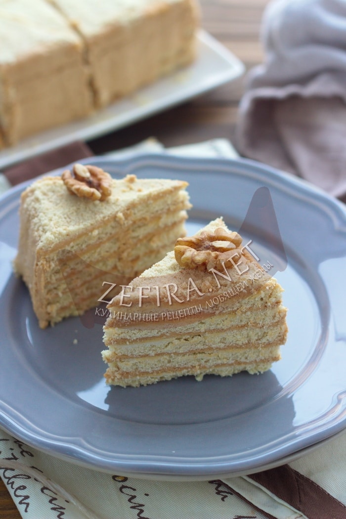 Простой торт без выпечки из печенья с творогом и сгущенкой - рецепт и фото