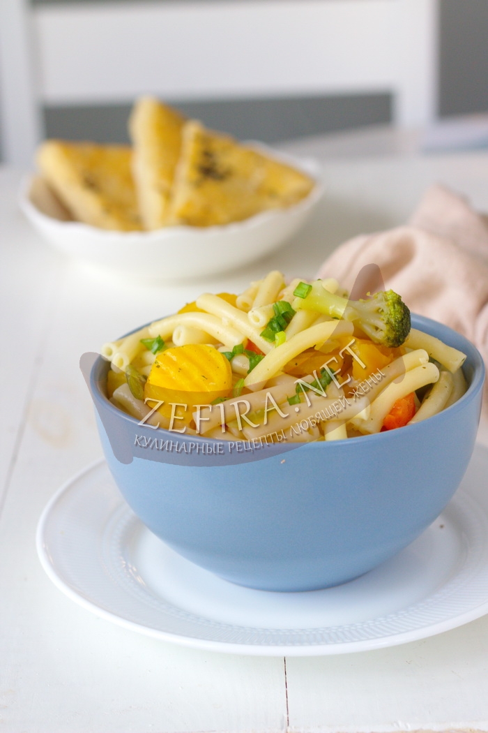 Вкусные макароны с овощами на сковороде  - рецепт и фото