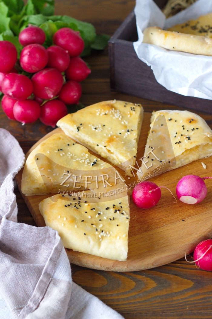 Вкусные хачапури с сыром на кефире в духовке - рецепт и фото