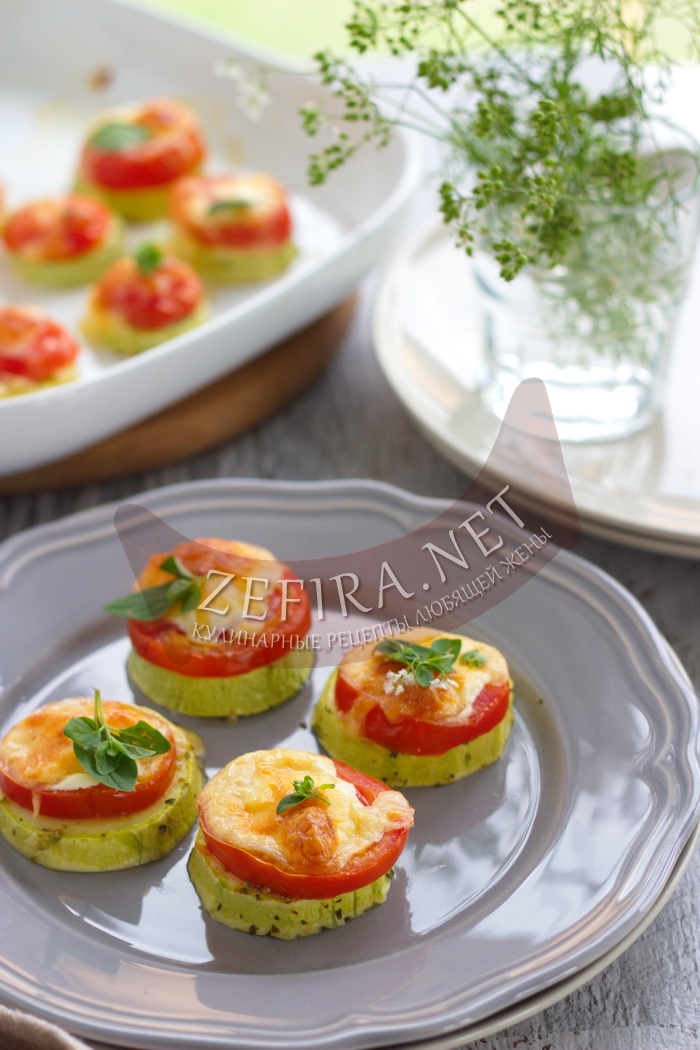Кружочки кабачков с помидорами и сыром в духовке - рецепт и фото