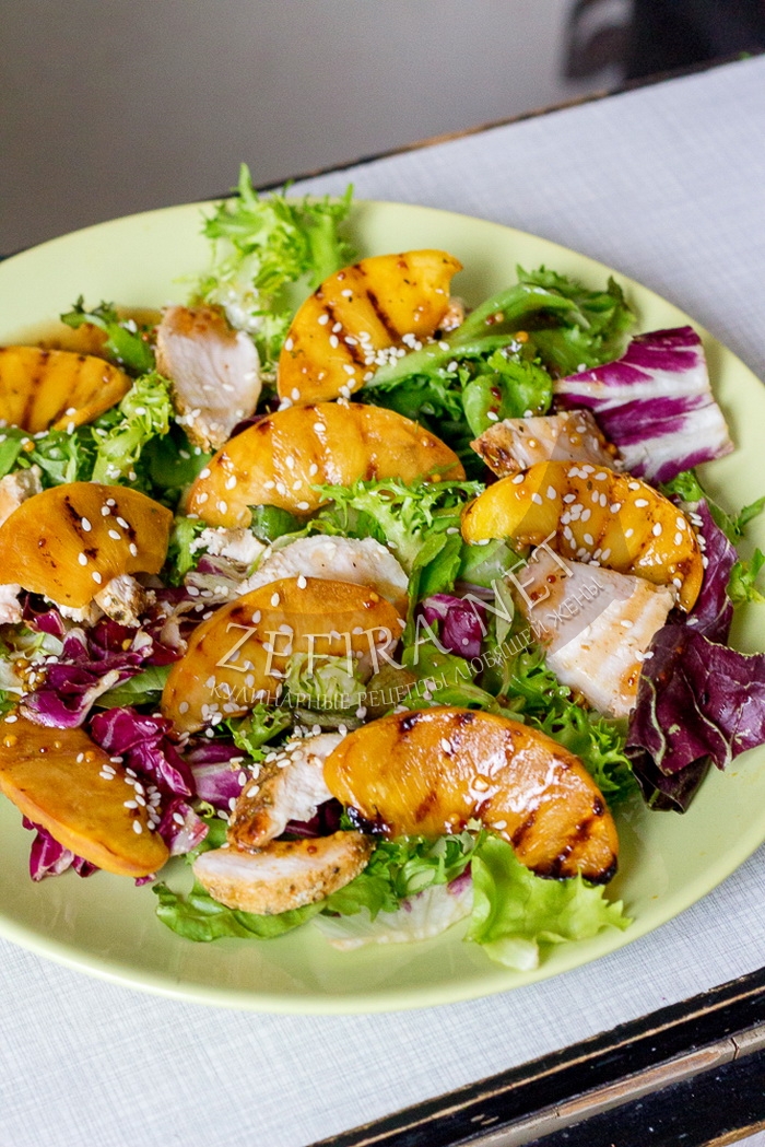 Необычный салат с жаренным персиком - рецепт и фото