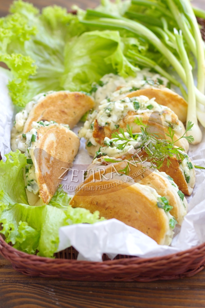 Легкие пирожки на кефире с зеленым луком, яйцом и сыром - рецепт и фото