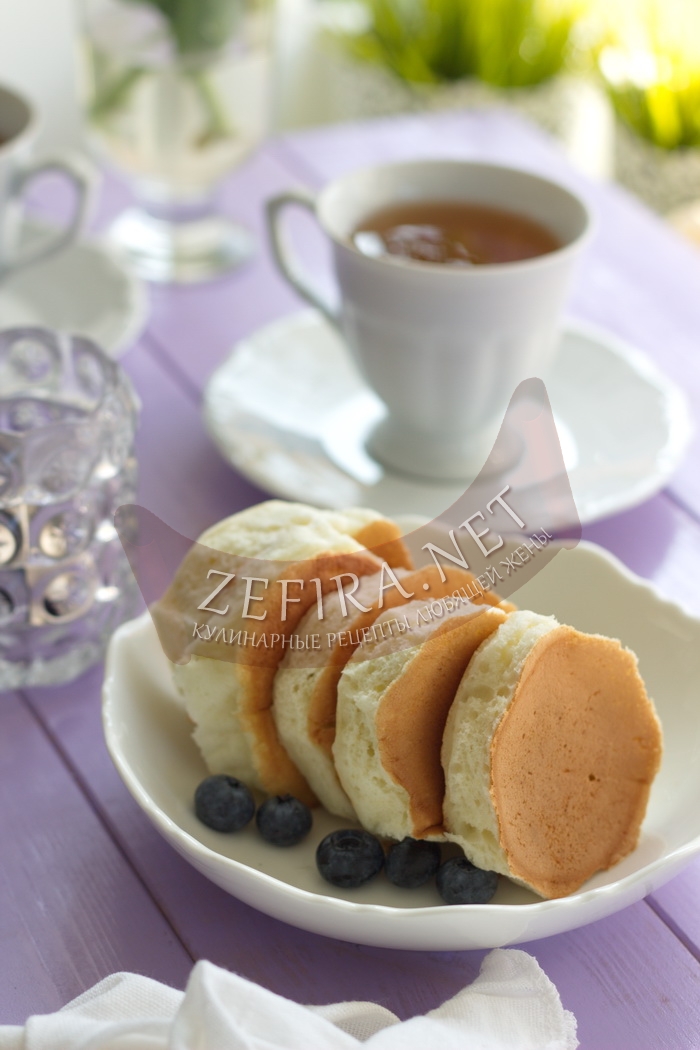 Пышные бисквитные оладьи без молока и кефира - рецепт и фото