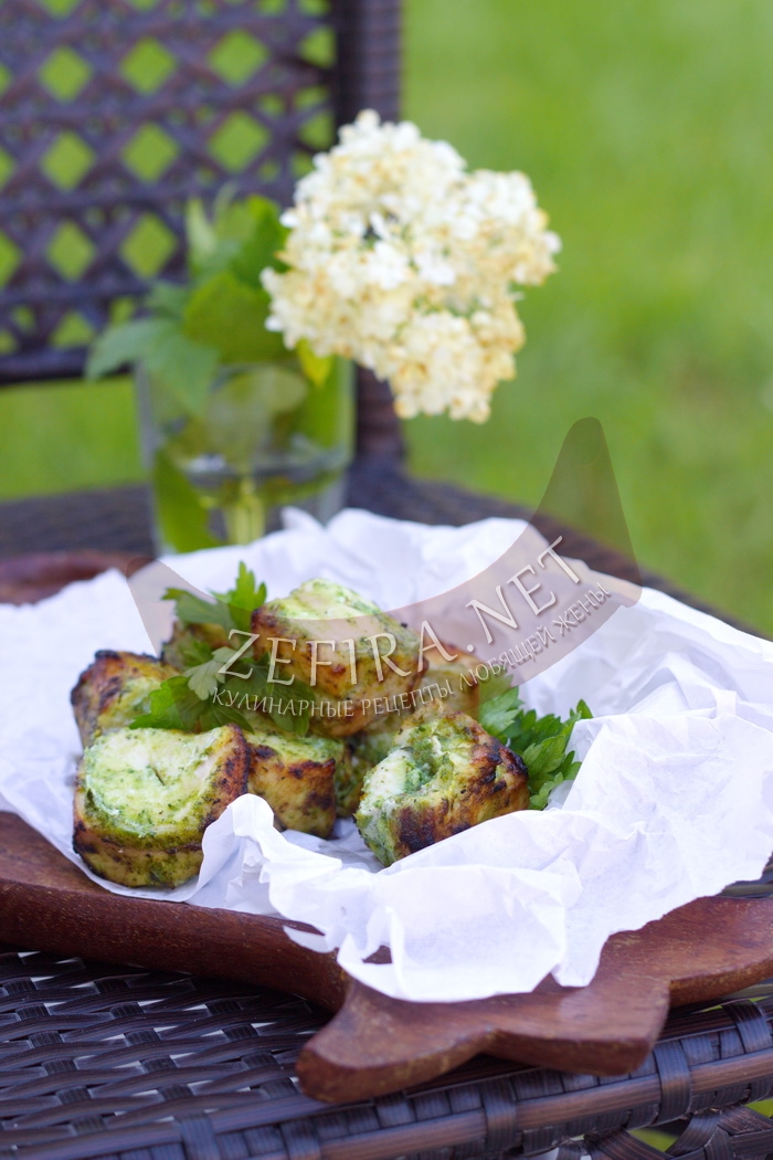Сочный шашлык из курицы в зеленом маринаде из петрушки - рецепт и фото