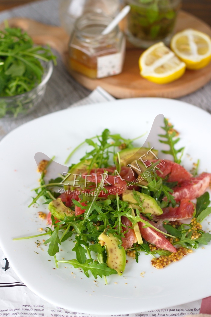 Салат с грейпфрутом и красной рыбой - рецепт и фото