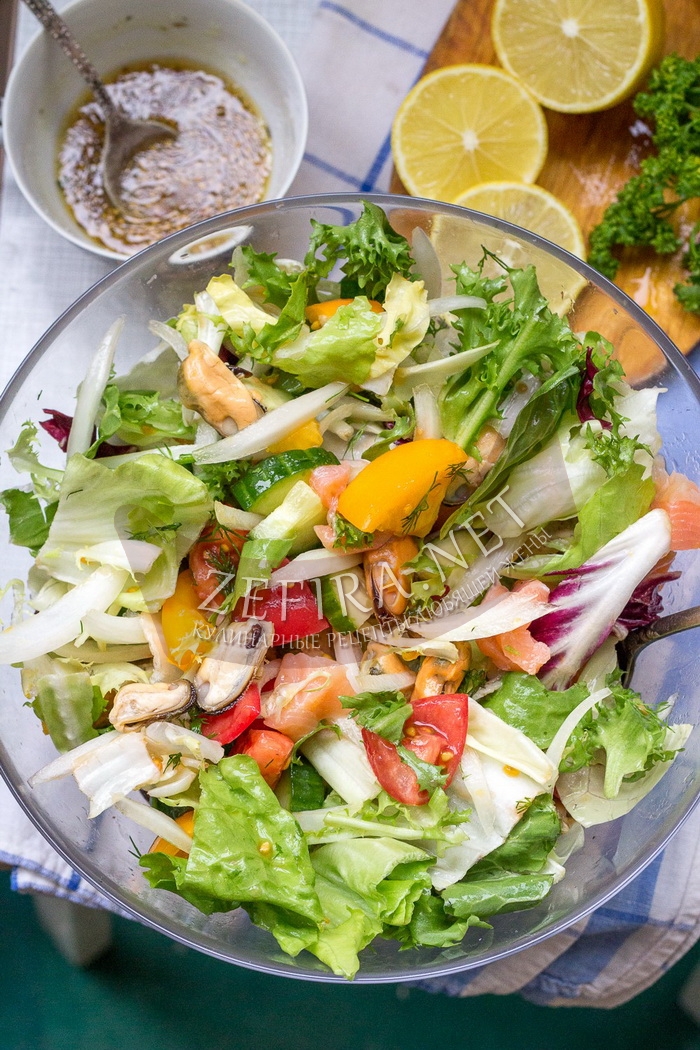 Овощной салат с замороженными морепродуктами - рецепт и фото
