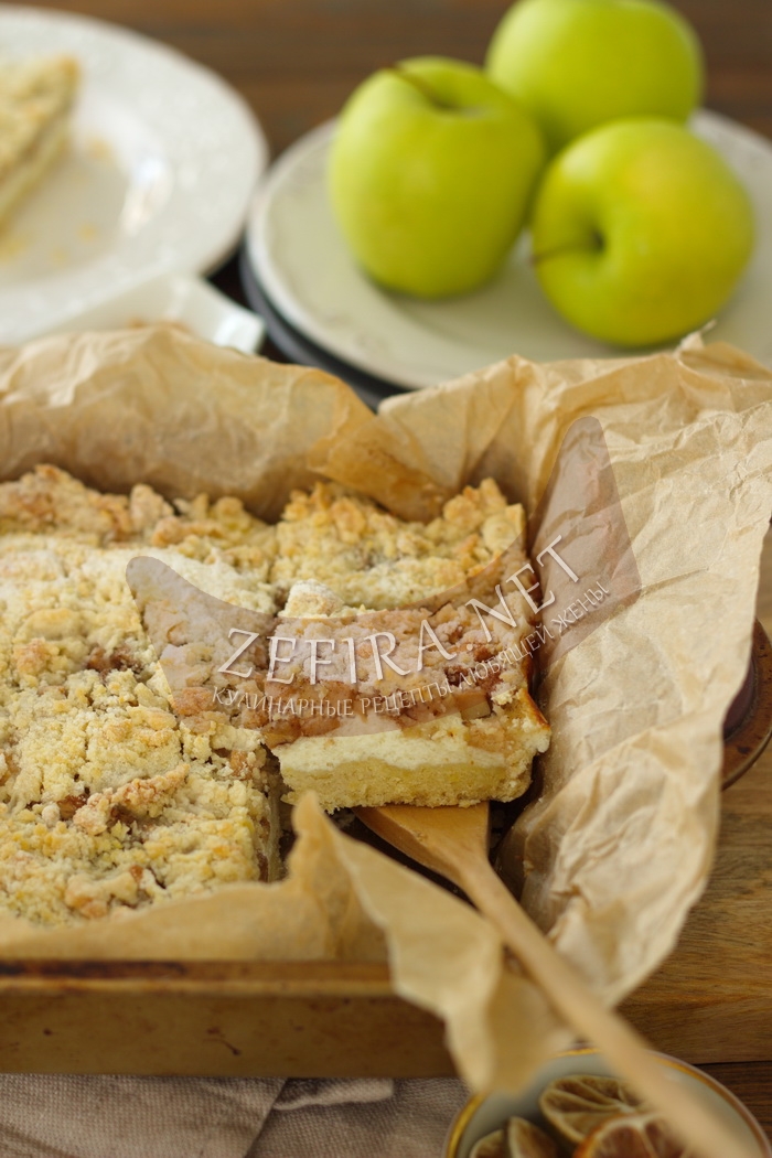 Насыпной пирог со сметаной, яблоками и корицей - рецепт и фото