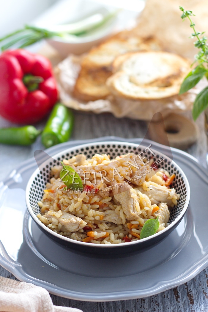 Рис с курицей и перцем на сковороде - рецепт и фото