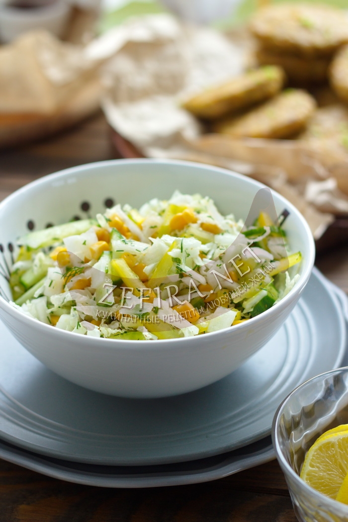 Салат из пекинской капусты с огурцом, кукурузой и болгарским перцем - рецепт и фото