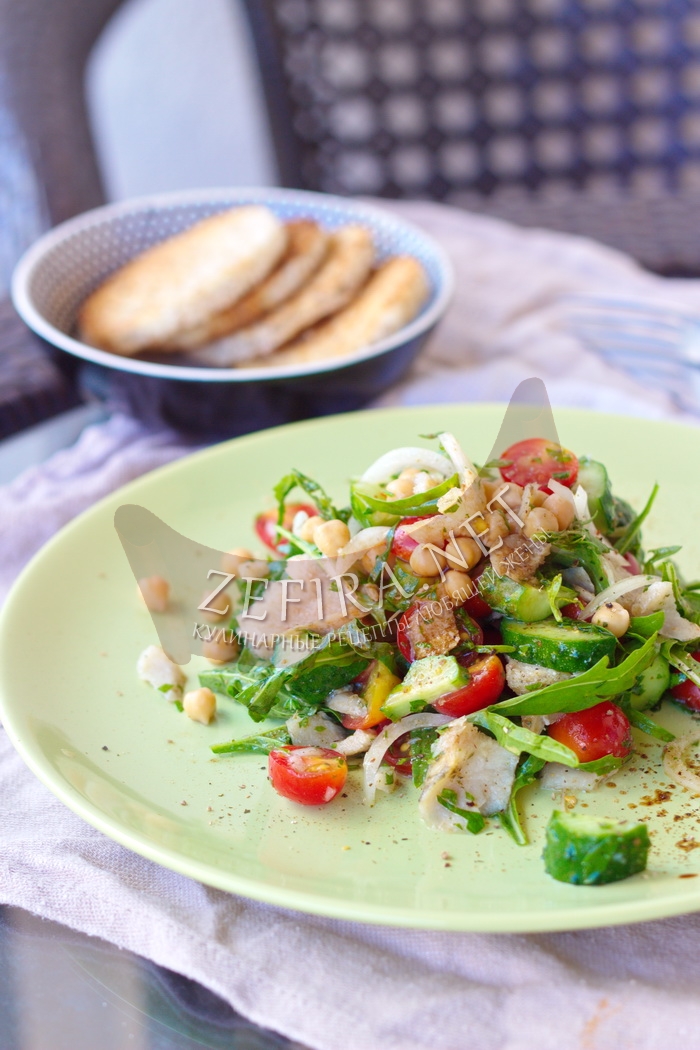 Овощной салат с рыбой и нутом - рецепт и фото