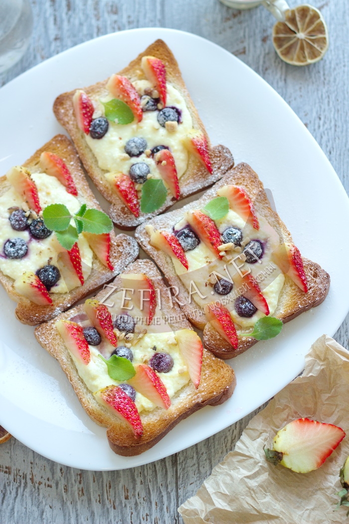 Сладкие бутерброды из тостового хлеба с творогом - рецепт и фото
