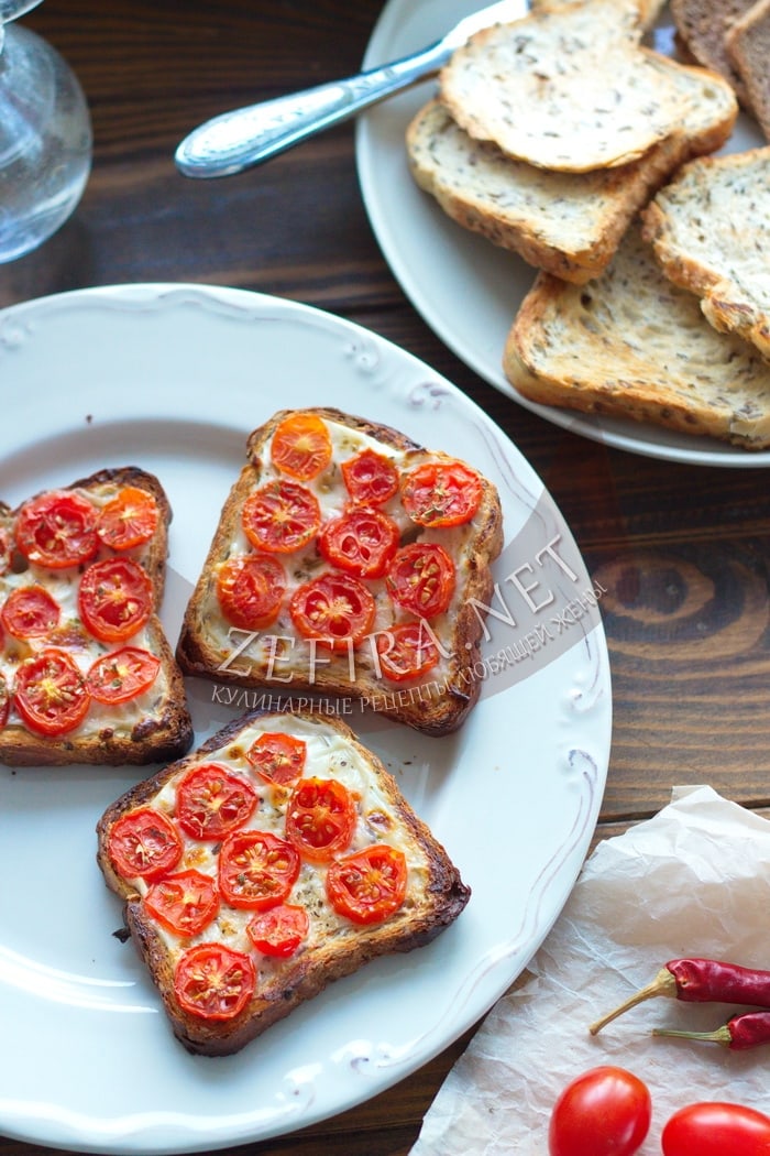 Бутерброды с моцареллой и помидорами - рецепт и фото