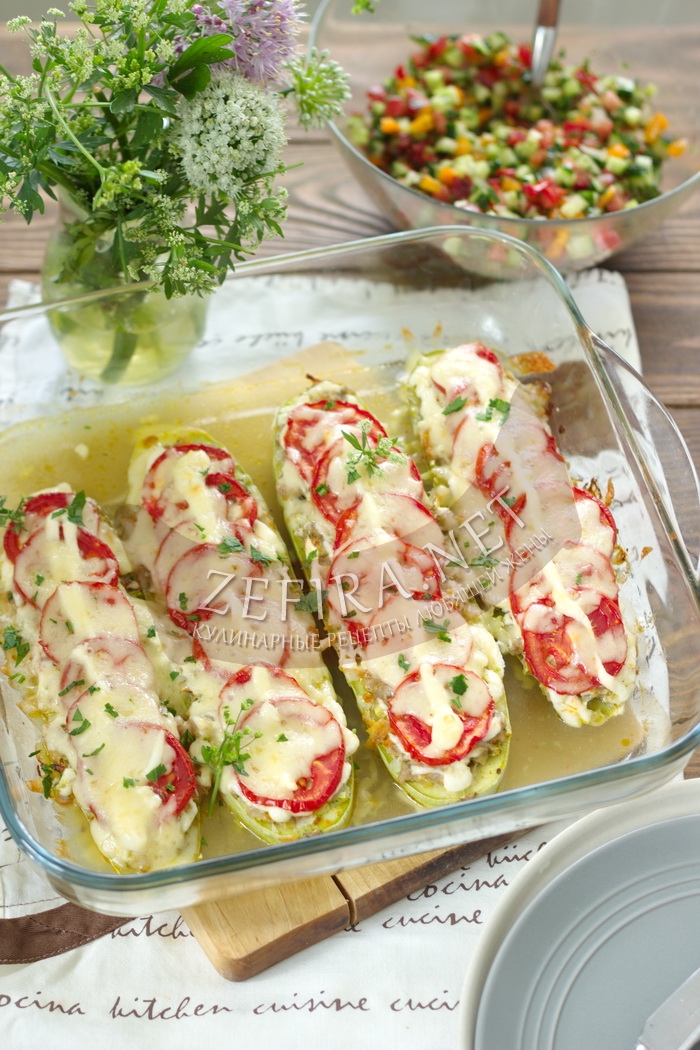 Кабачки с куриным филе, помидорами и сыром в духовке - рецепт и фото