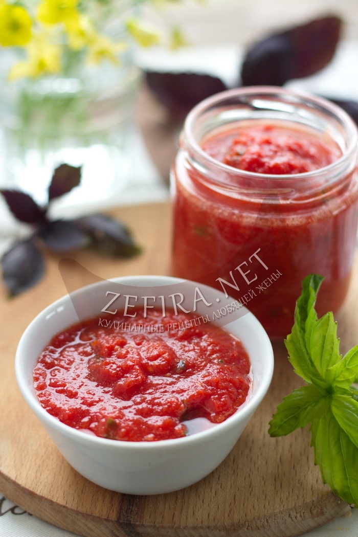Простой томатный соус с базиликом - рецепт и фото