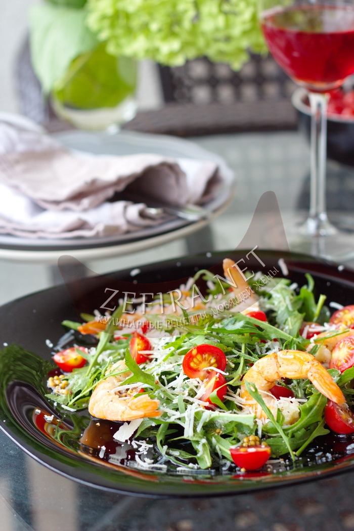 Салат с креветками, рукколой и помидорами черри - рецепт и фото
